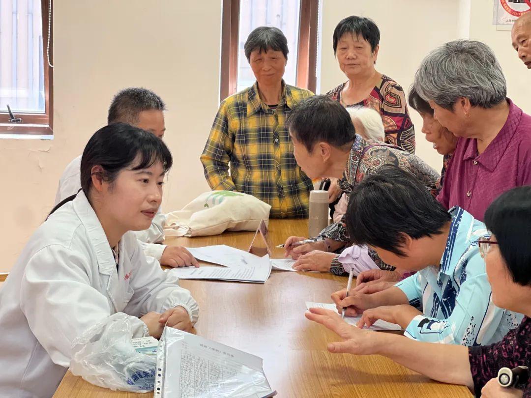 重阳节关爱老人视频_重阳节适合老人的集体活动_